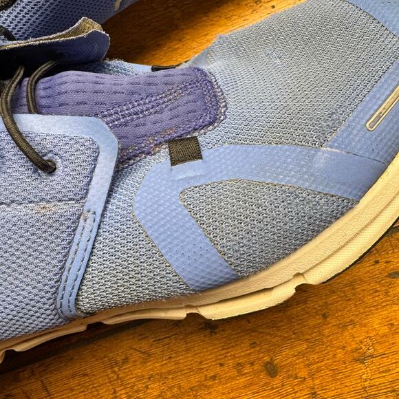 On Cloud‎ Swiss engineering running shoes Preloved size 6Y - Picture 9 of 11